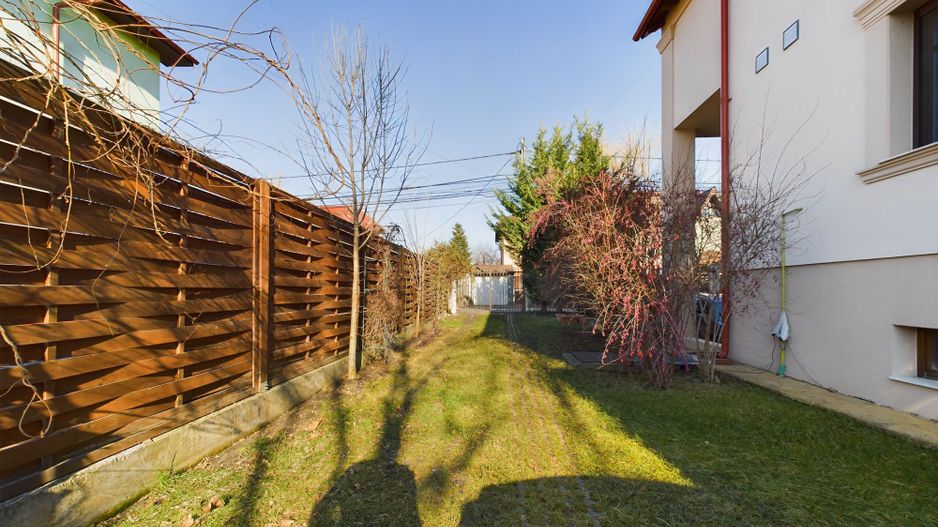 Vilă/casă cu 6 camere 400mp în Dumbrăvița - Poză 35