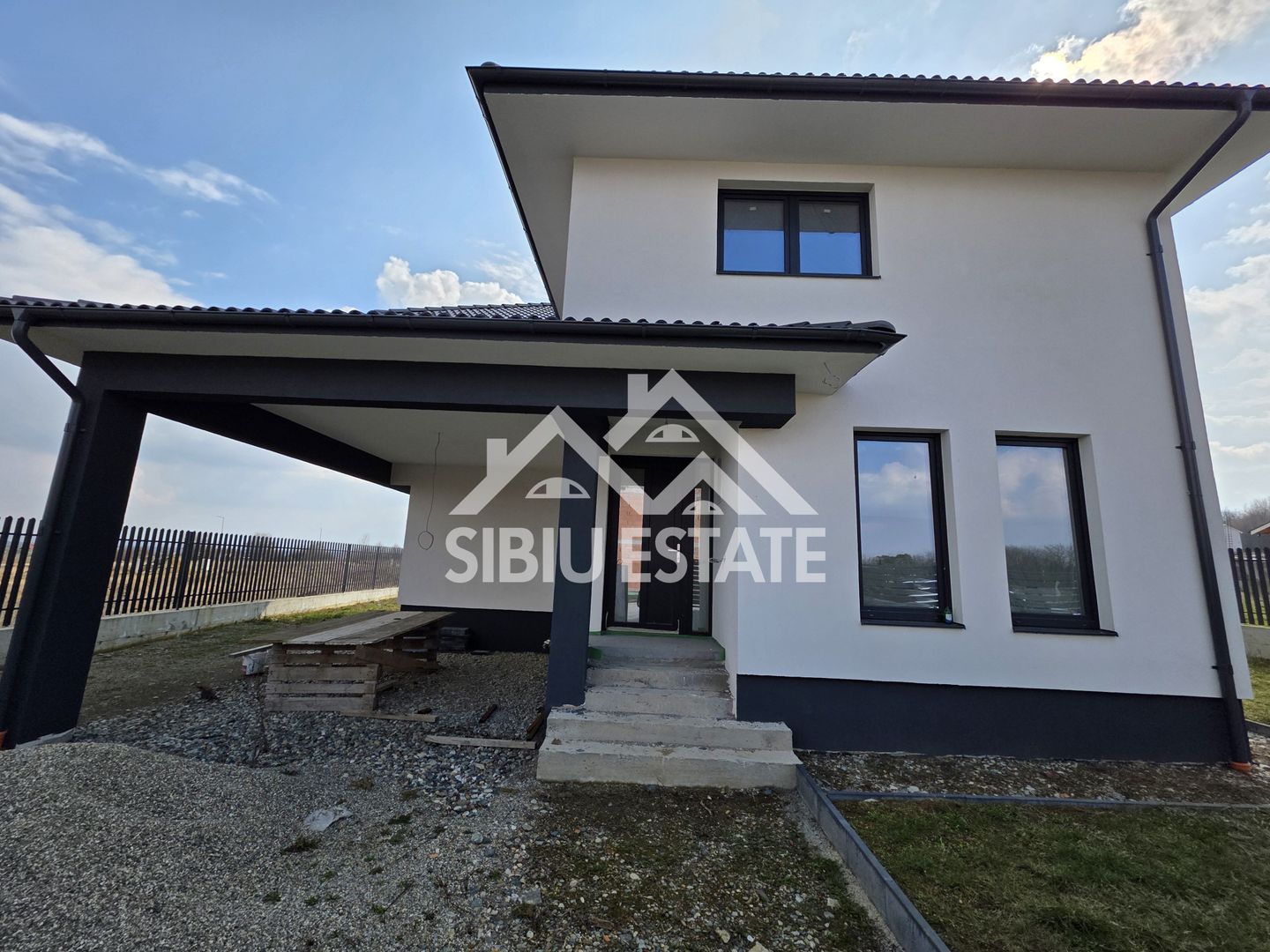 Casa individuala 5 camere ,cu carport si pivnita, Calea Cisnadiei - Poză 3