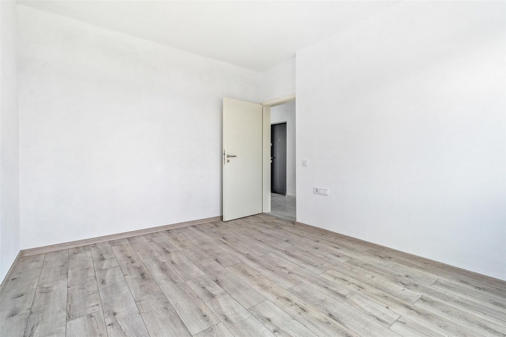 Apartament nou 3 camere si parcare Sanpetru Brasov - Poză 12