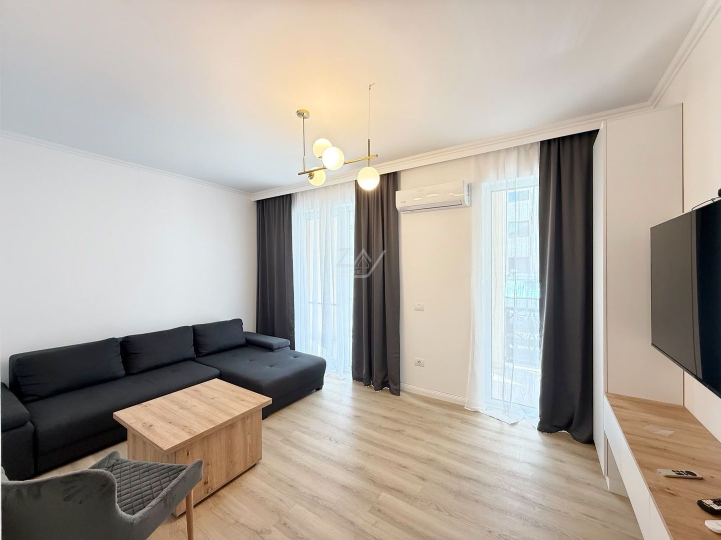 Comision 0! Mobilat si utilat complet. Bloc tip vila cu 6 apartamente si piscina - Poză 4