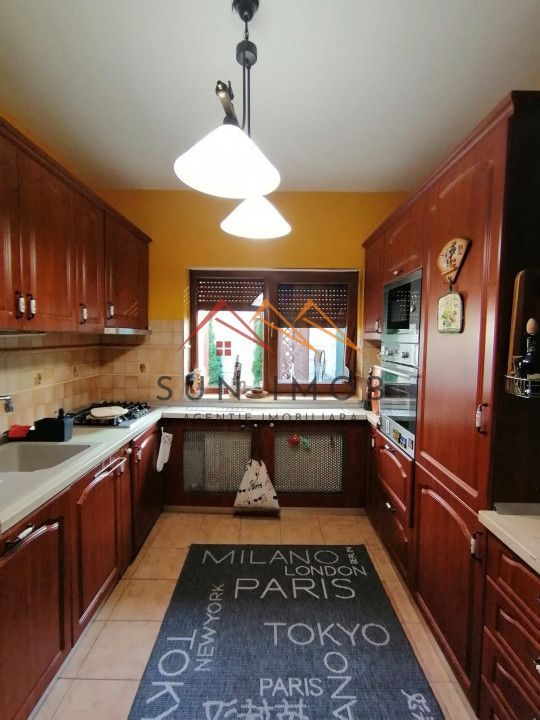 Vila P+E+M, an 2012, 6 camere, ultracentral, finisaje lux, Ploiesti,PH - Poză 33