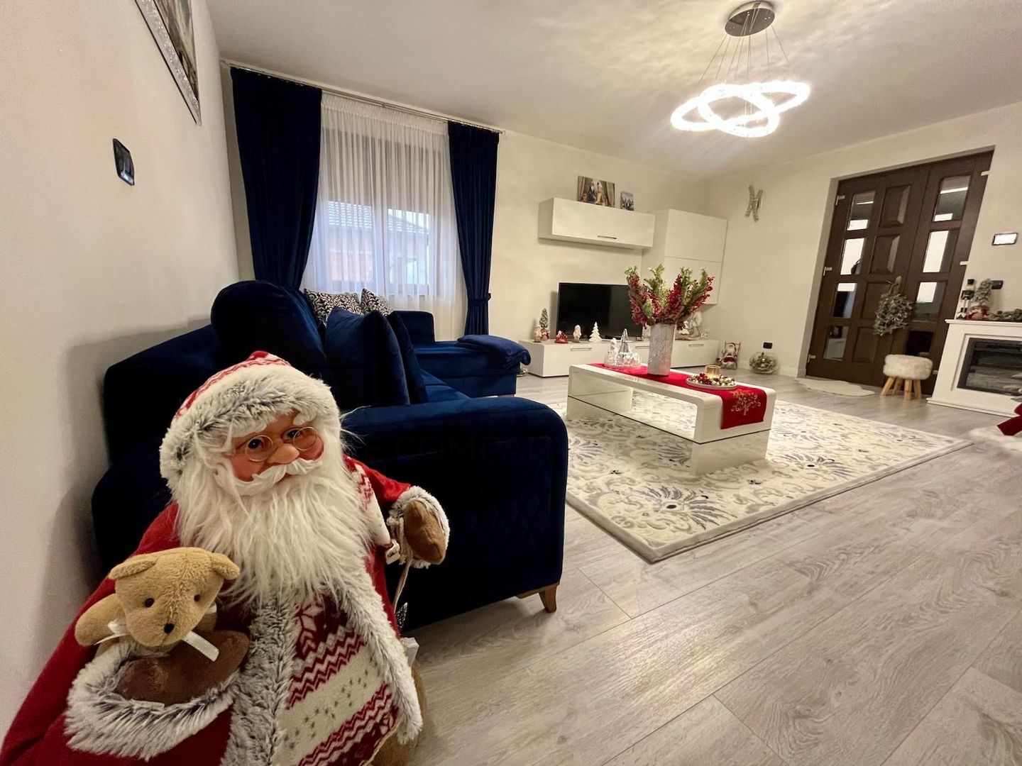 CASA COMPLET UTILATA SI MOBILATA MODERN CU GRADINA | 1100 MP |MARGINEA - Poză 2