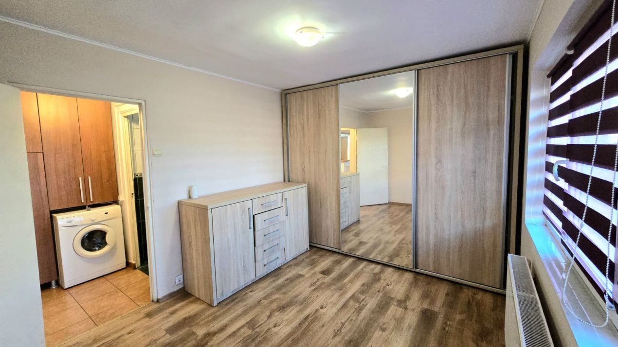 De închiriat apartament 3 camere Micro 16 Parter - Poză 5