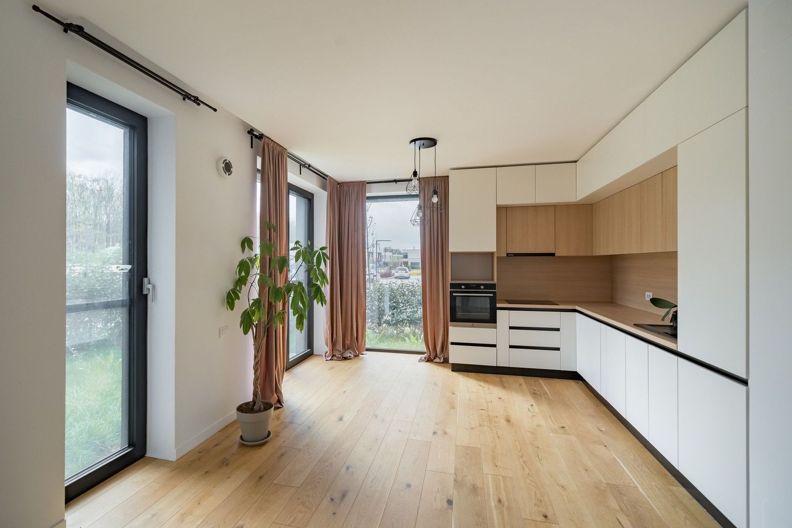 Apartament de 2 camere cu gradina RENT to BUY - Poză 2