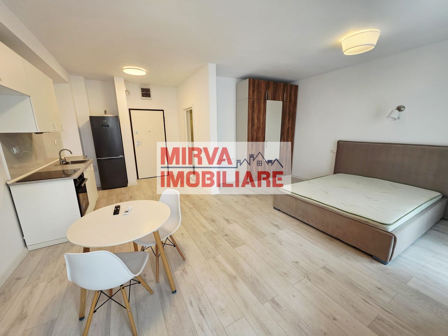 Studio decomandat de închiriat – mobilat si utilat | parcare inclusă - Poză 1