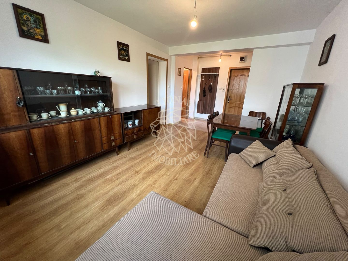 Apartament 2 camere 55 mp con.-etaj 1-Renovat complet- Decebal - Poză 2