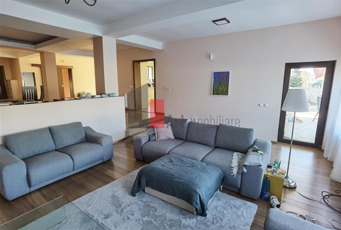 VIla 11 Camere Cernica - Poză 1