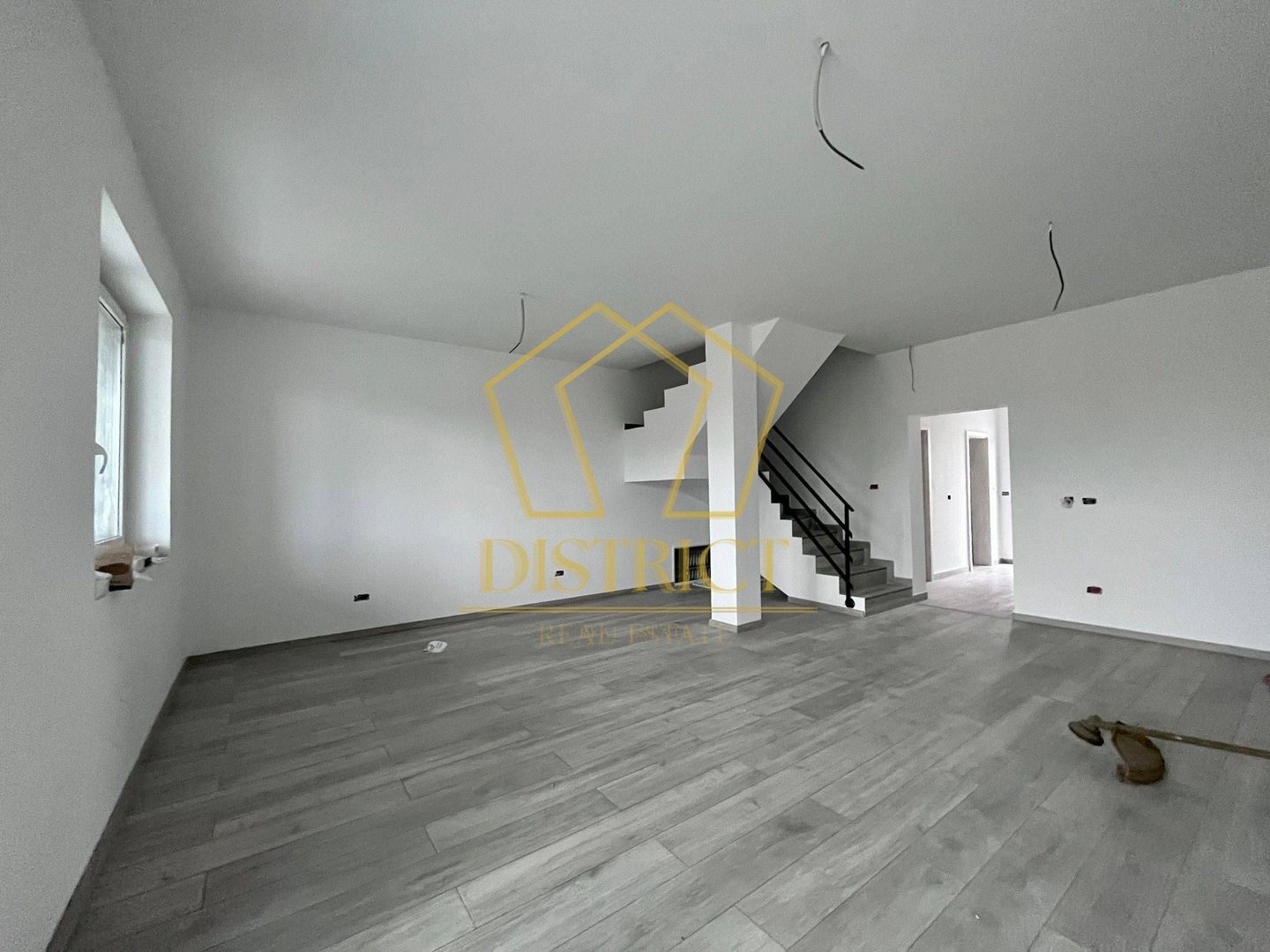 Duplex spatios cu 4 camere | Calea Urseni | COMISON 0% - Poză 1