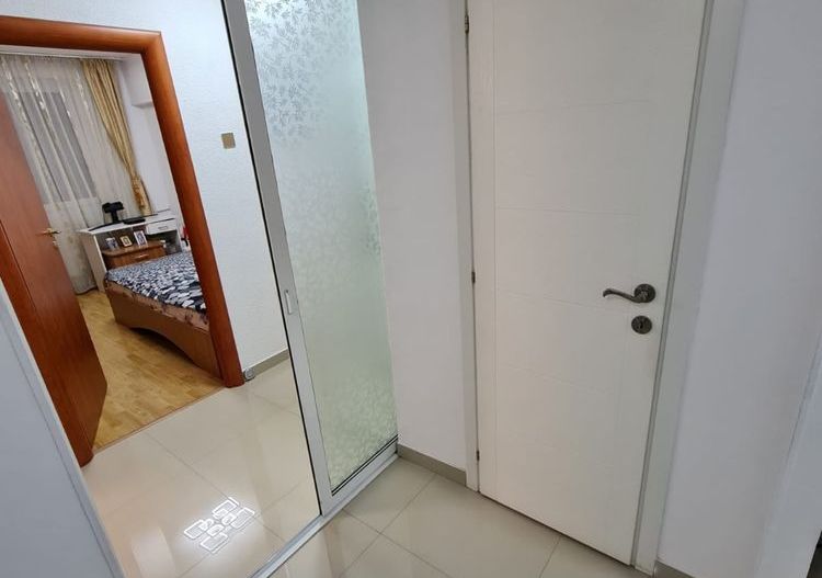 Inchiriez apartament 3 camere-Rahova-loc de parcare - Poză 8