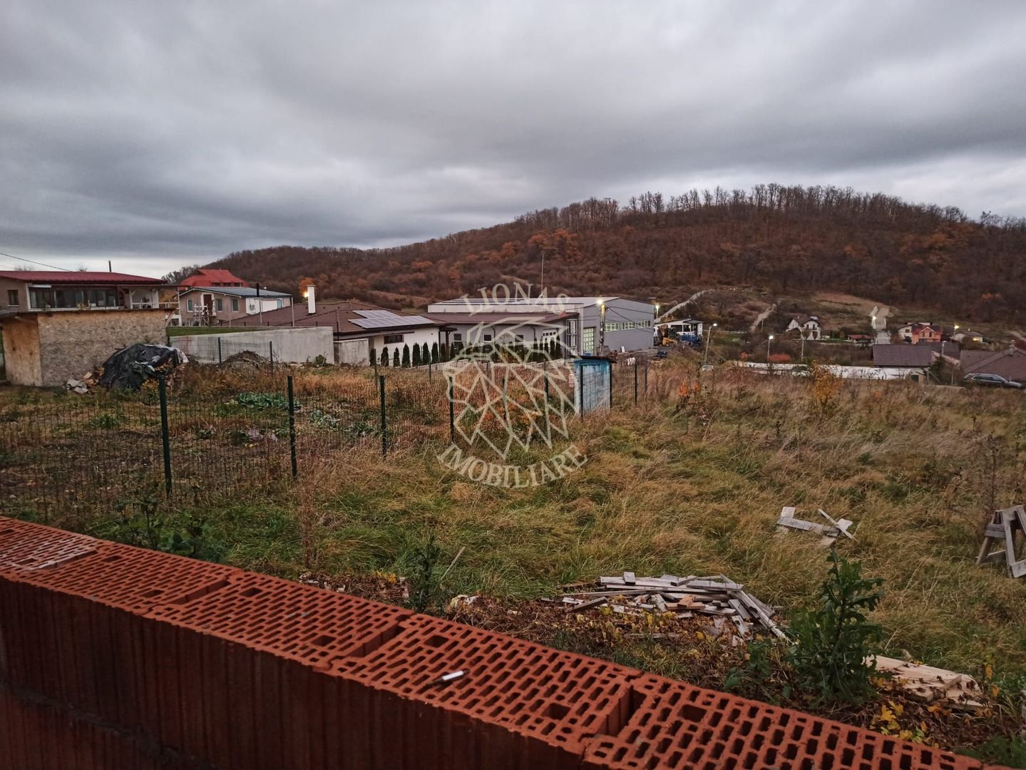 Casa 97 mp-teren 750 mp-tamplarie montata+acoperis-Dealul Jelnei - Poză 5