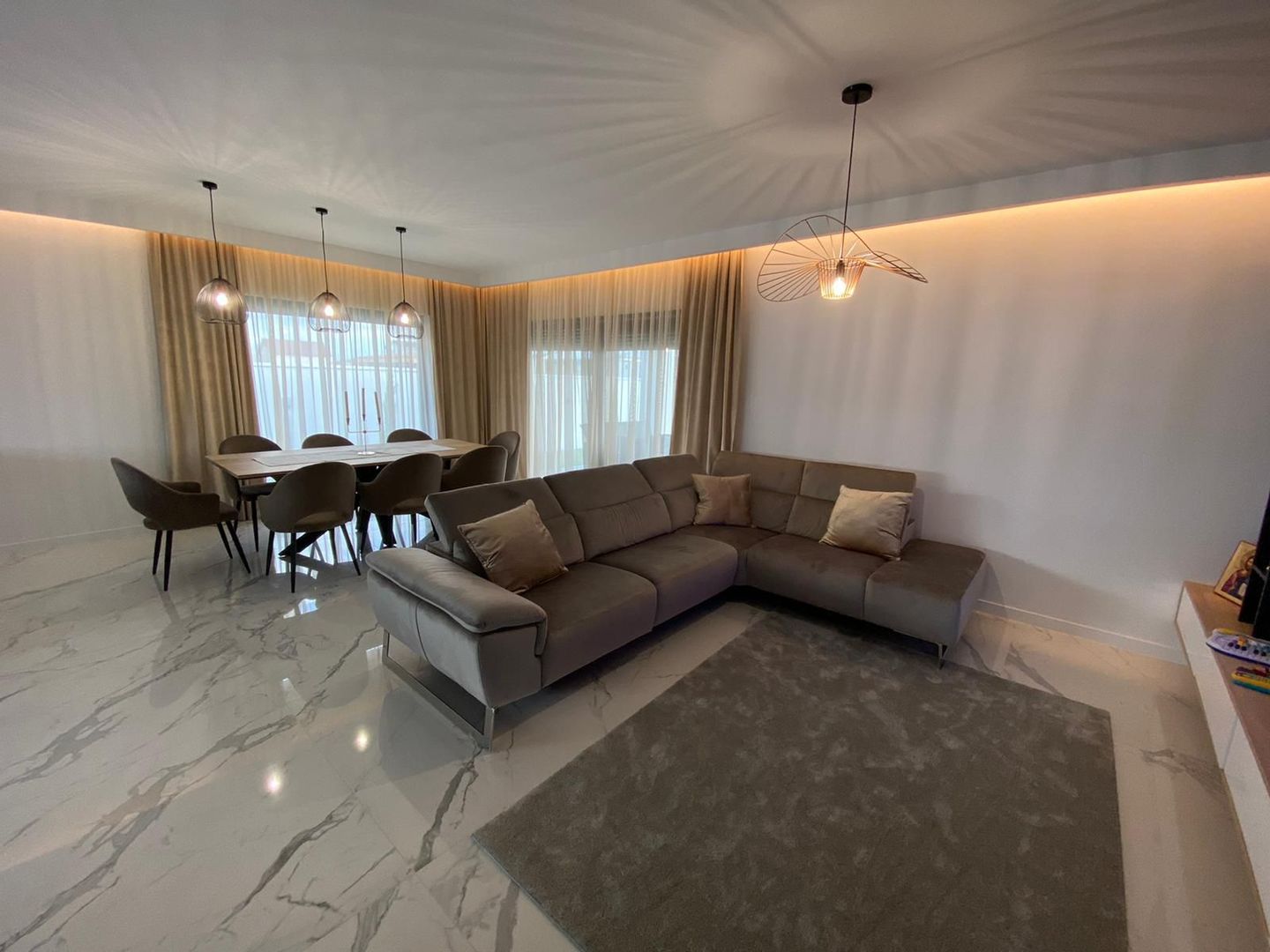 Premium! Vila de lux mobilata si uitlata . - Poză 1