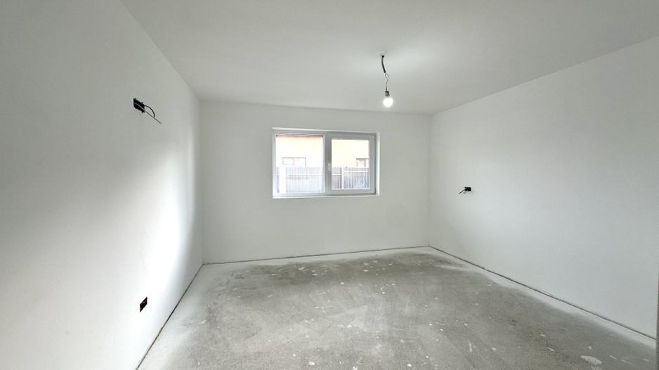 Casă individuală de vanzare  cu garaj și curte proprie – Hălchiu - Poză 7