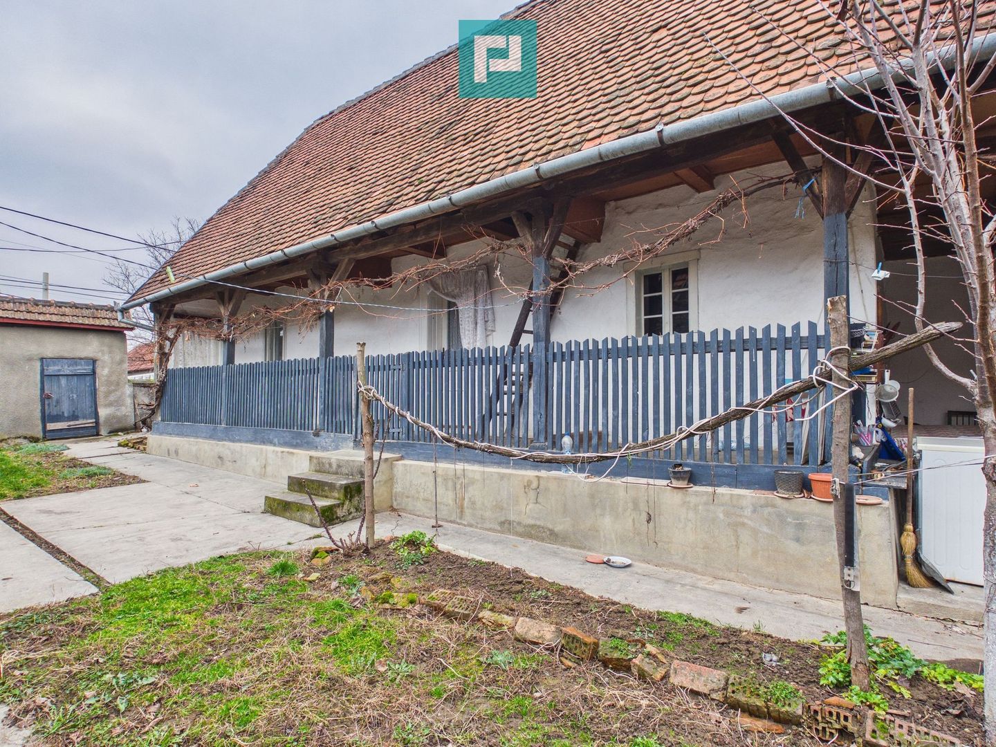 Casă cu 2 corpuri și 4 camere în Tauț - Poză 1