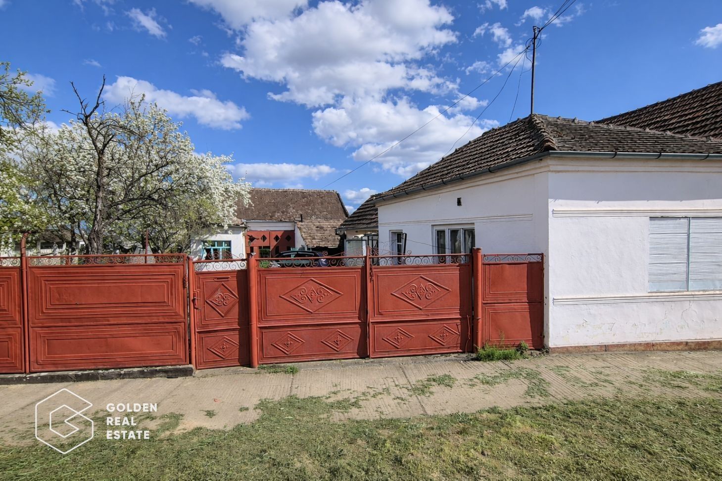 Casa cu doua corpuri de cladire, localitatea Chesint - Poză 1