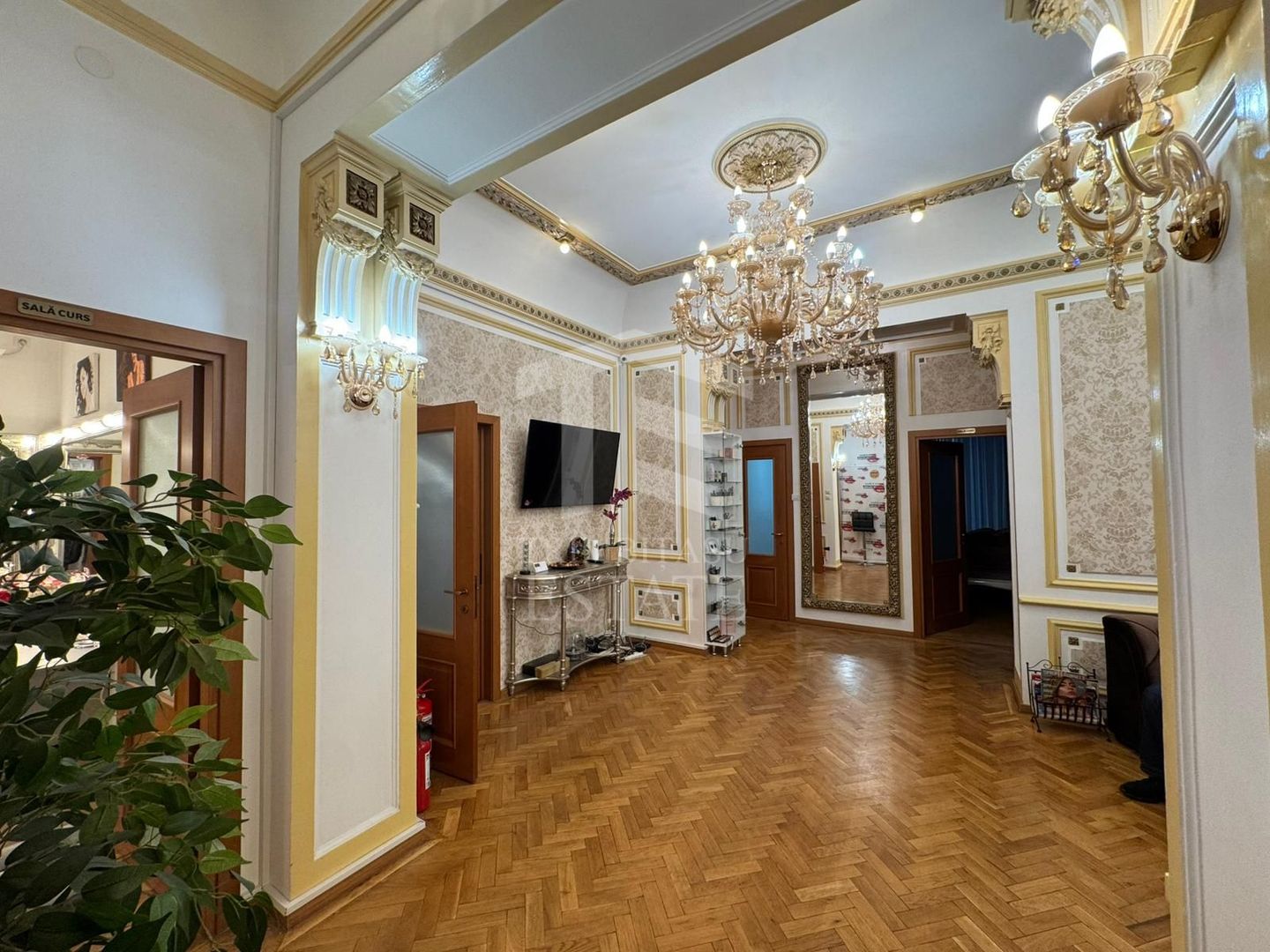Spatiu comercial de inchiriat Piata Romana bd Magheru - Poză 1