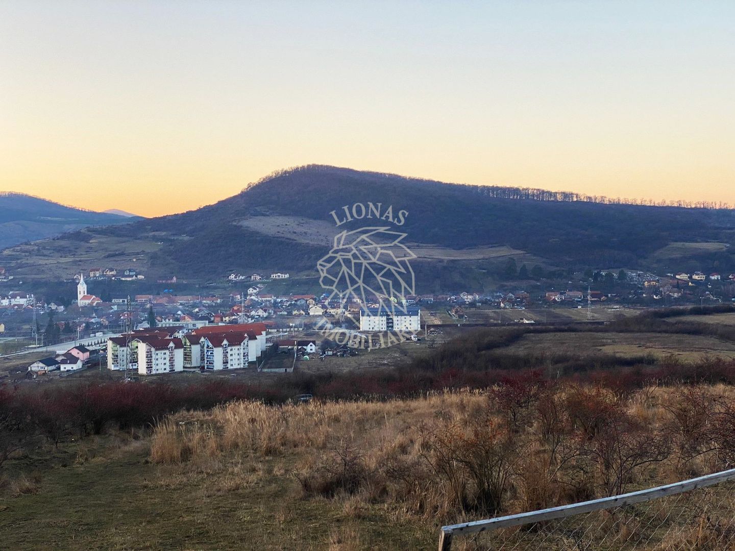 Teren 1800 mp-ideal investitie-panoramic-Zona Cighir Exclusiv - Poză 1