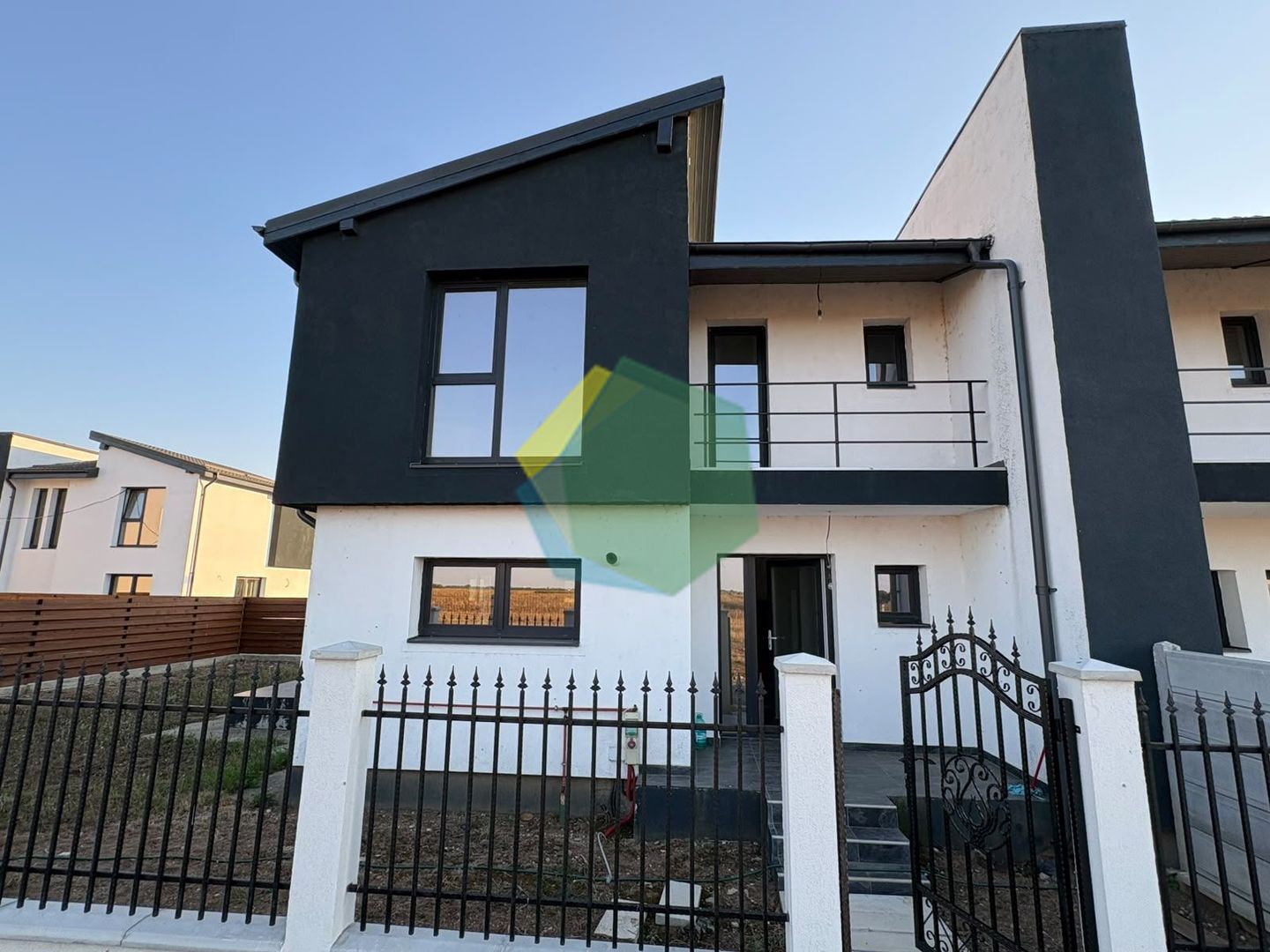 Casa Duplex P+1,  curte 165mp |Central | Otopeni - Poză 1