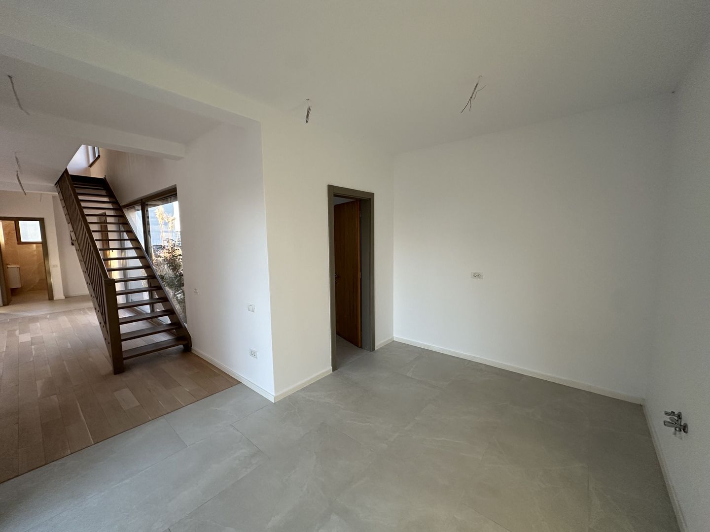 Casa cu 5 camere - Dumbarvita - Poză 14