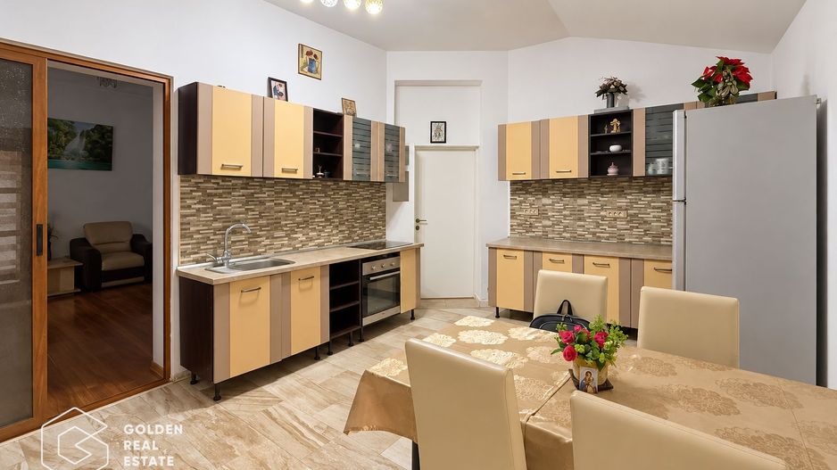 Casa individuala cu garaj si teren 556 mp, str Desseanu - Poză 10