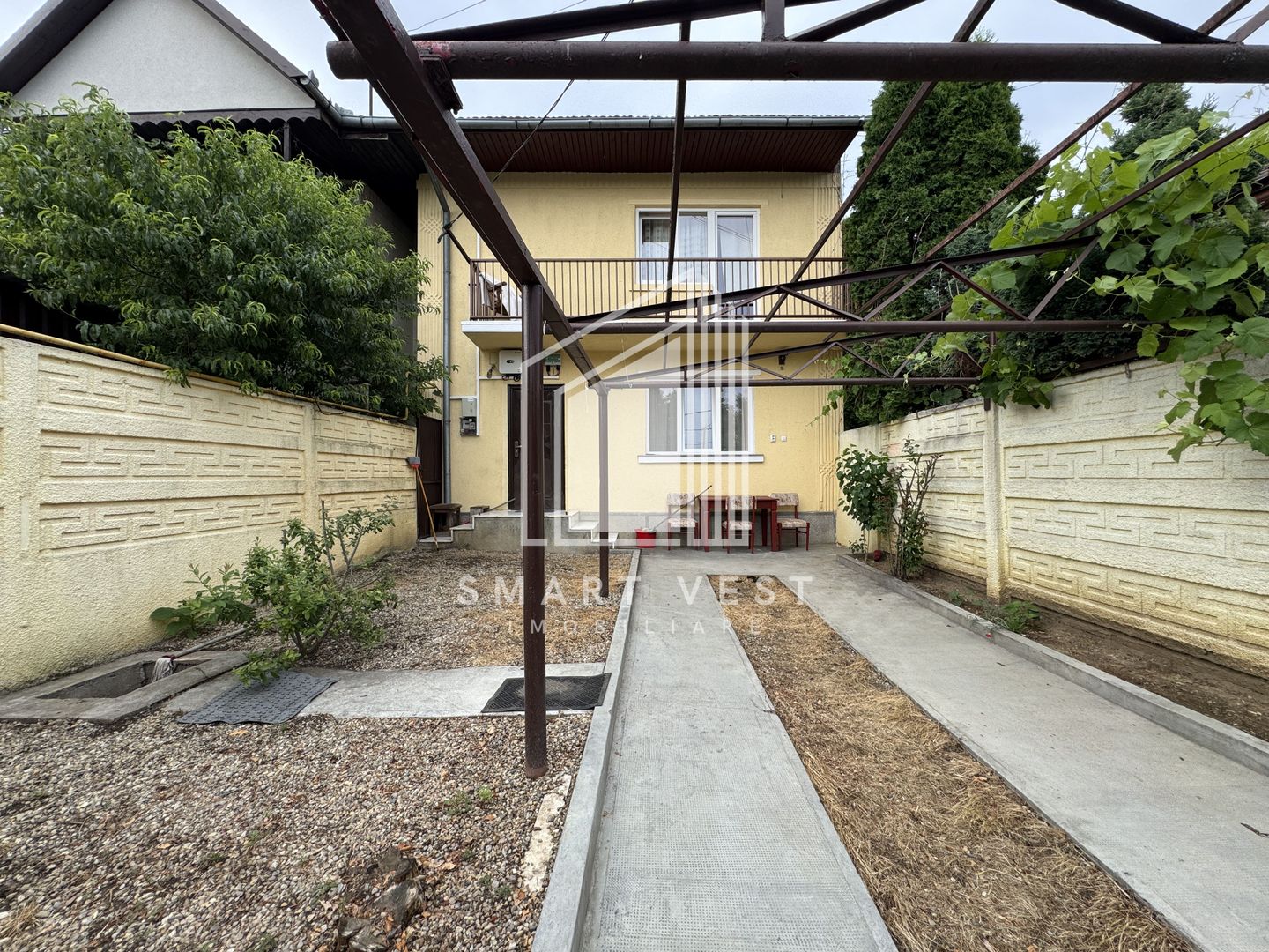 Casa 2 camere si curte | 80 mp | P+1 cu sistem fotovoltaic - Poză 1