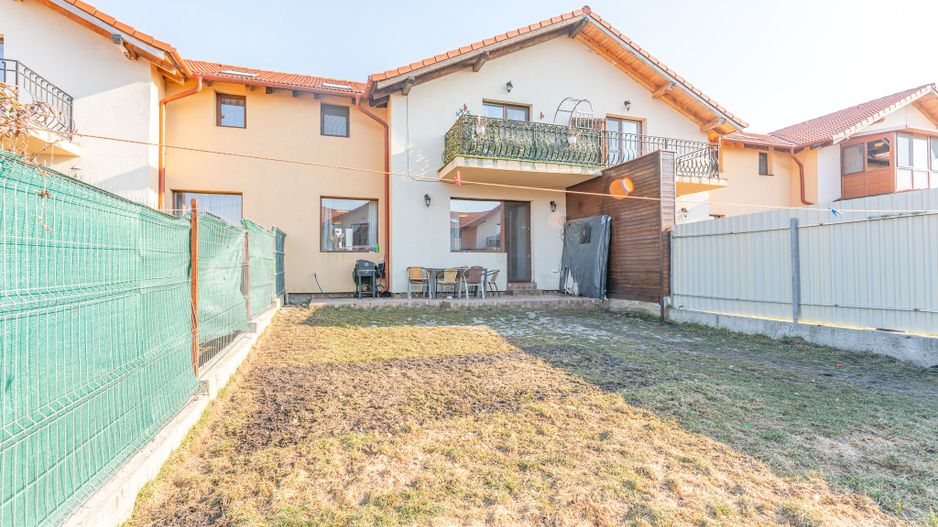 Casa insiruita compusa din 4 camere in Sanpetru - Poză 1