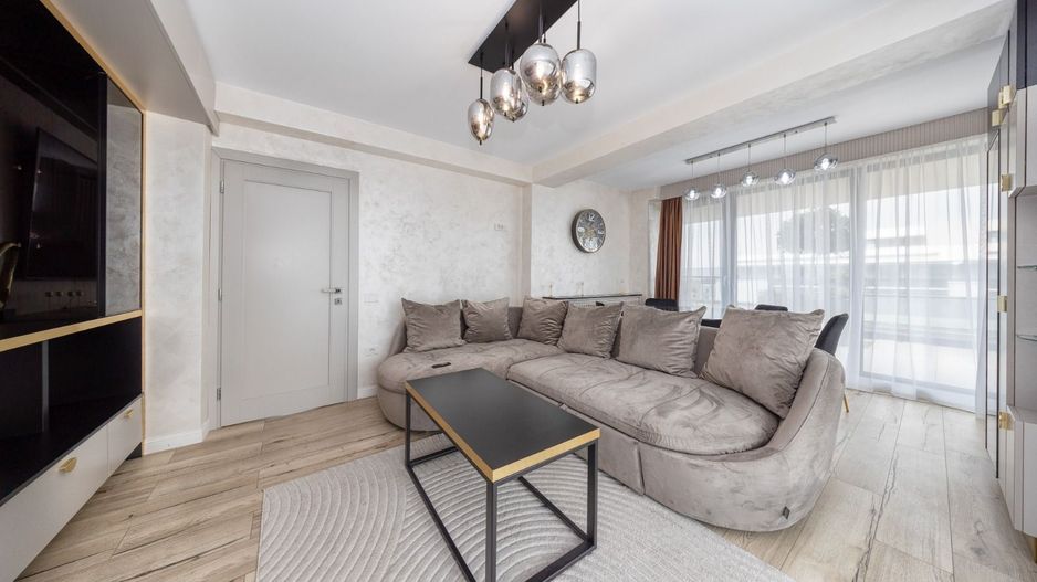 Penthouse superb, 3 camere+parcare subterana ,203 mp-Coresi - Poză 2