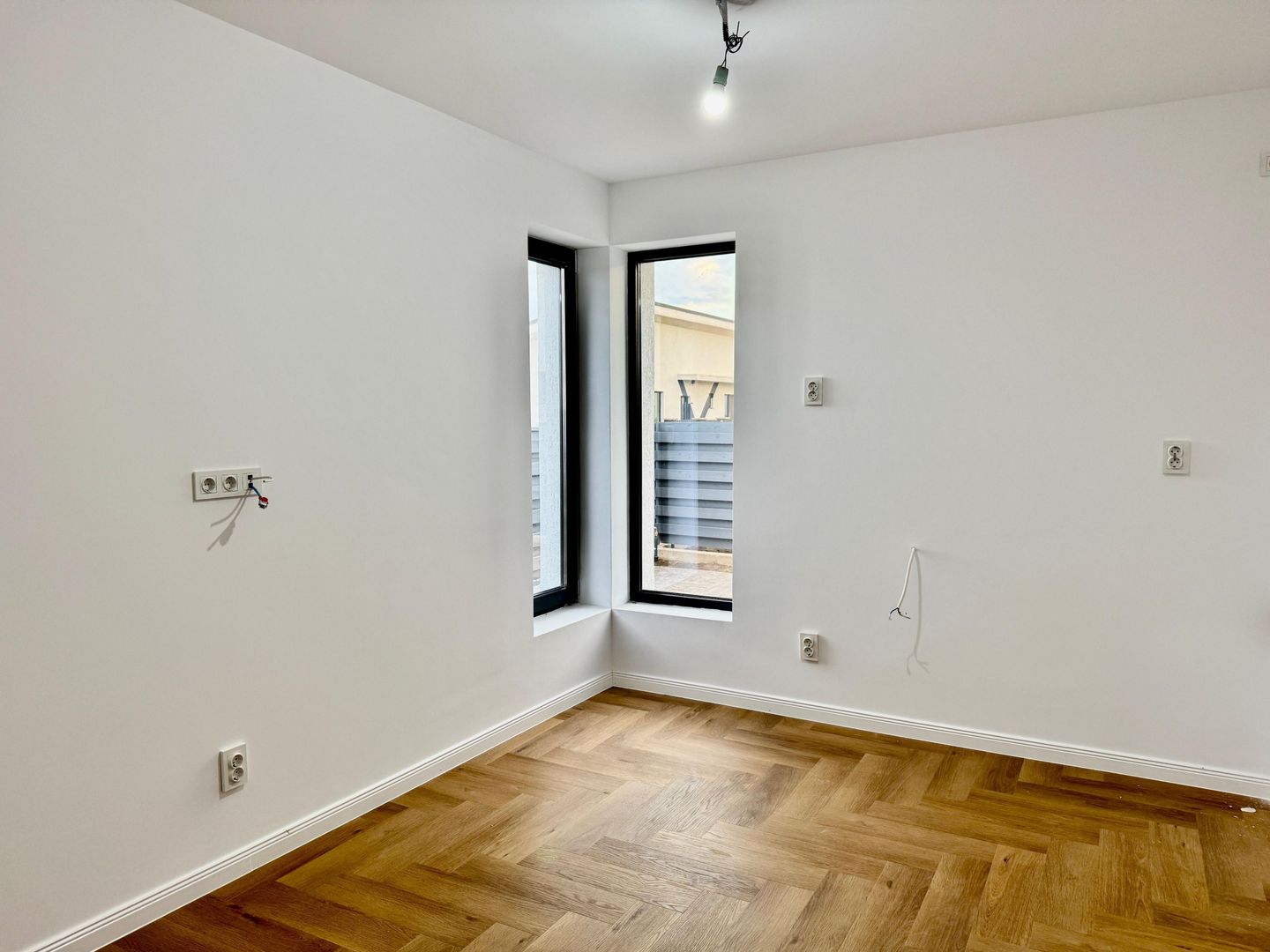 Eleganță, confort și liniște – Casă nouă în Balotești - Poză 7