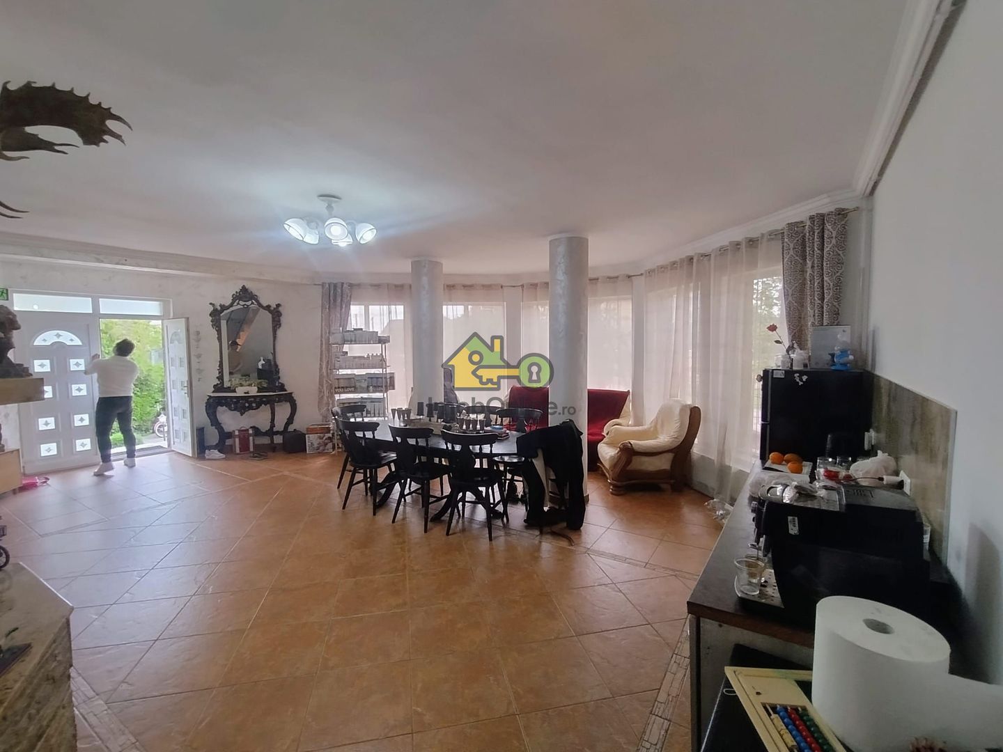Vilă elegantă cu design luxos și grădină superb amenajată în Șag - Poză 10