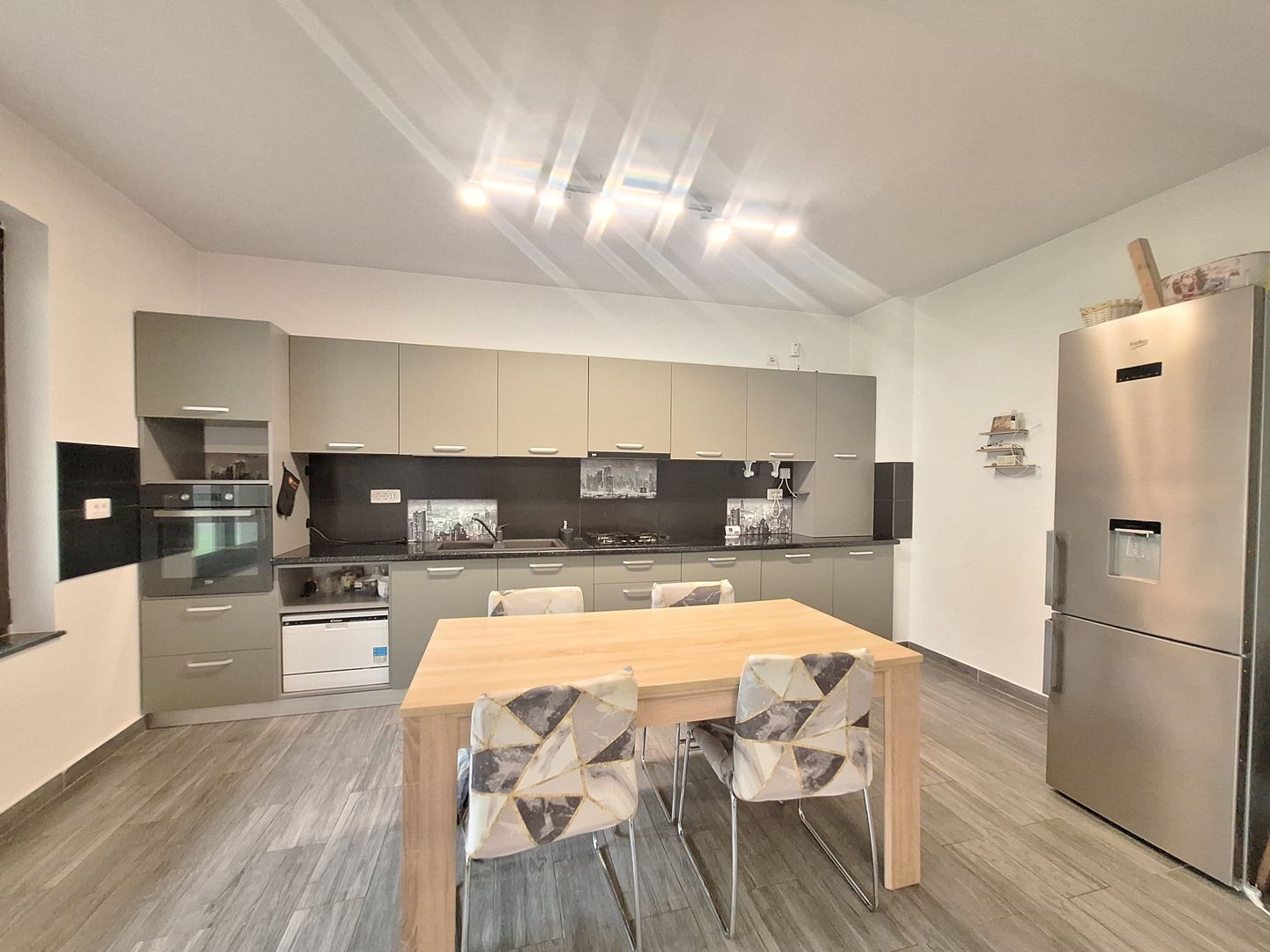 Duplex 4 cam 3 bai parcare&curte Prelungirea Ghence str. Maracineni - Poză 14