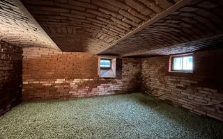 Casă de închiriat curte proprie, subsol pod, garaj - Central - Poză 13