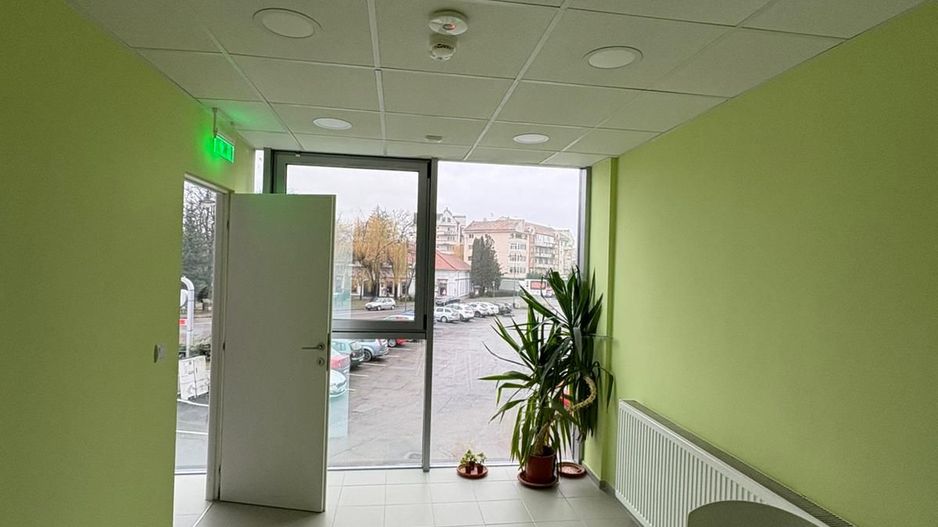 Spațiu de închiriat,ultracentral,Covasna, 152mp, 1000 euro(negociabil) - Poză 9