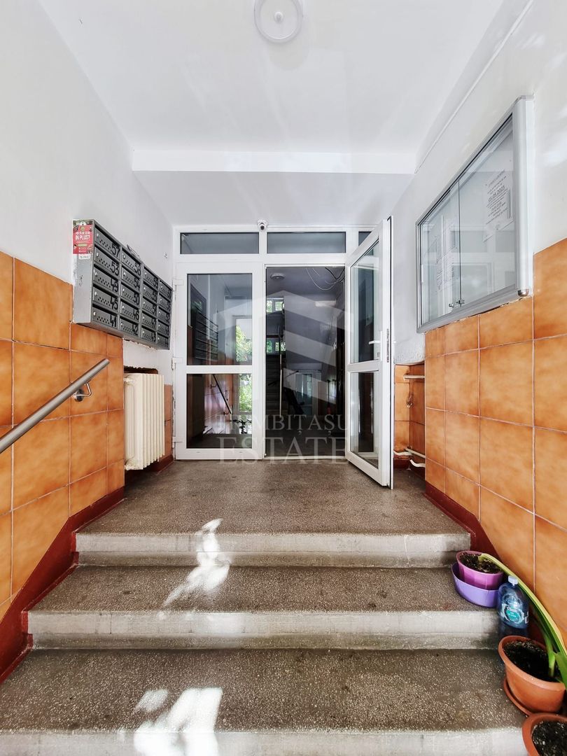 MILITARI LUJERULUI METROU 2 Camere Etaj 2din4 Bloc Reabilitat Termic - Poză 12