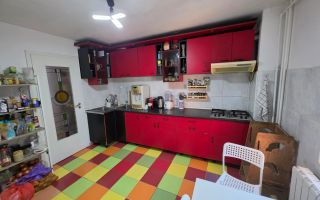 Vand apartament cu 4 camere aproape de centru - Poză 1