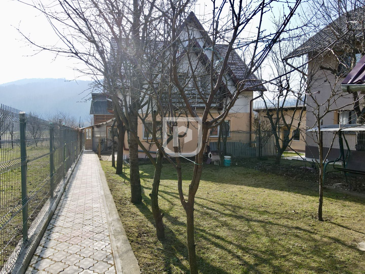 Casă cu teren 400 mp în oraș Gura Humorului - Poză 10