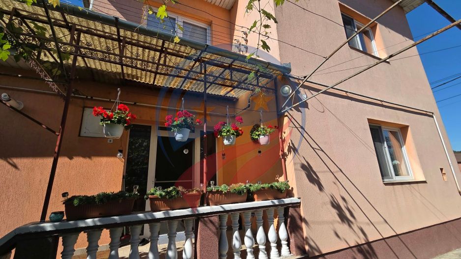 Casă tip duplex de vânzare – 217 mp, teren 897 mp, zona centrală Luduș - Poză 2