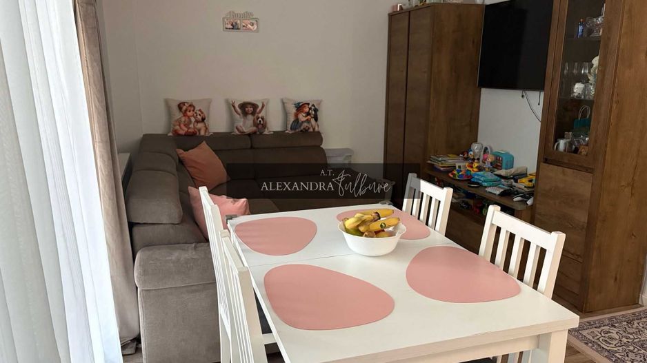 Apartament 3 camere, 2 balcoane, etaj intermediar - Poză 3