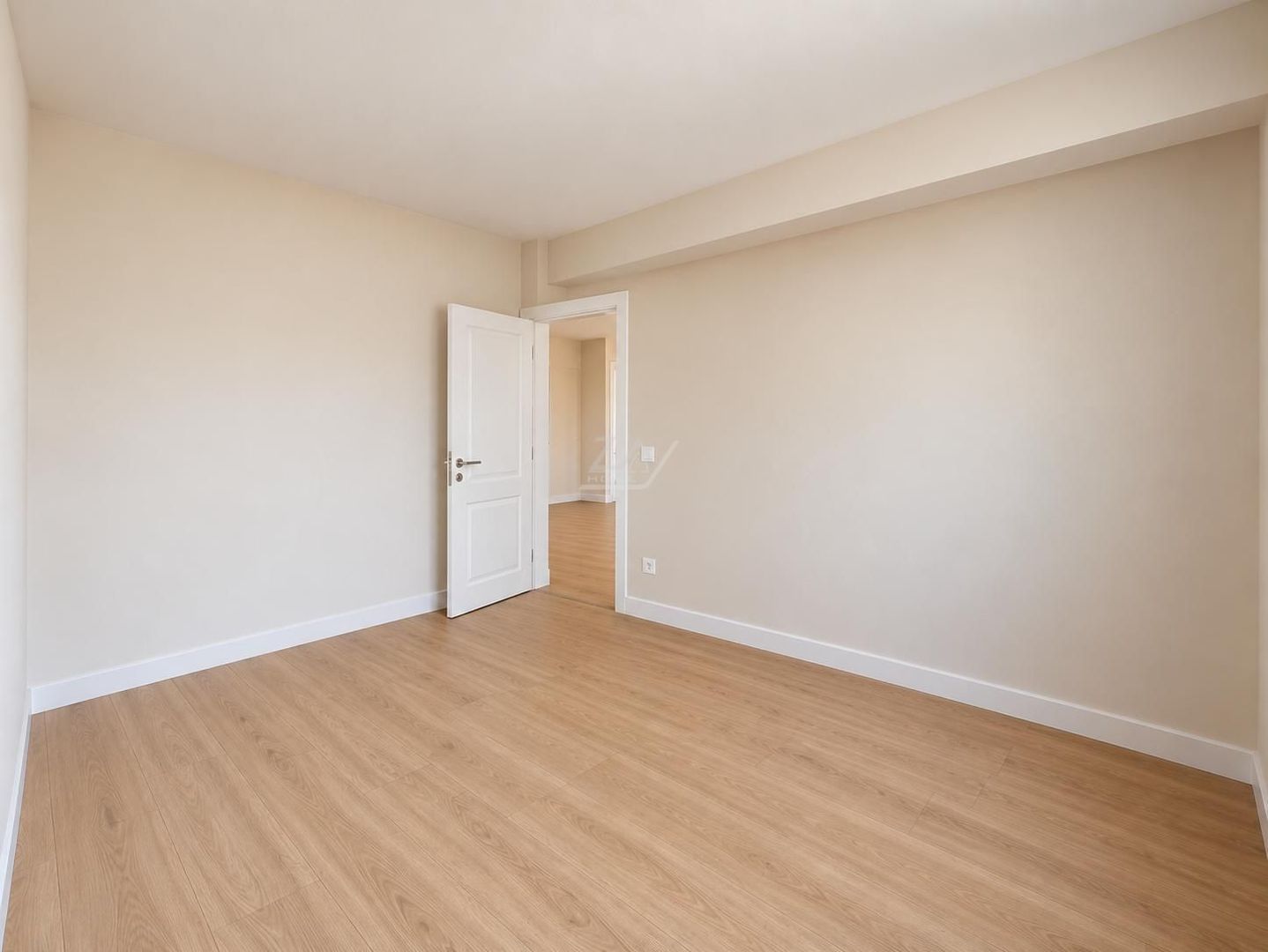 Apartament nou ESO. 3 camere si 2 bai. Bucatarie separata. Etaj intermediar. - Poză 7