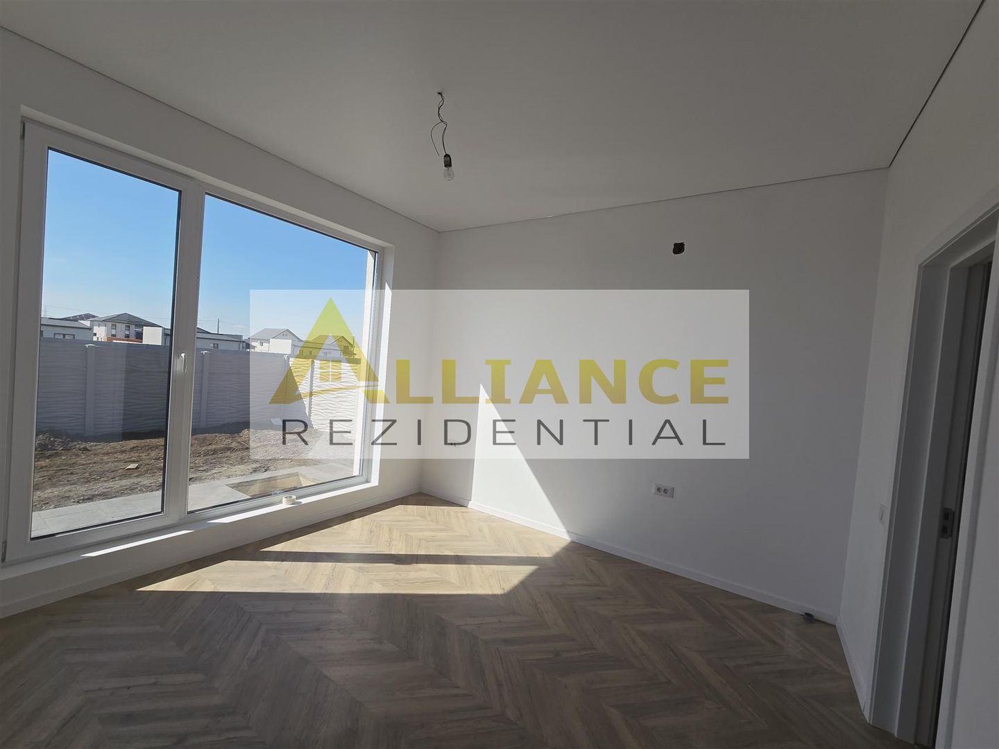 Casa individuala- 4 camere- 371mp teren- placa de beton - Poză 7