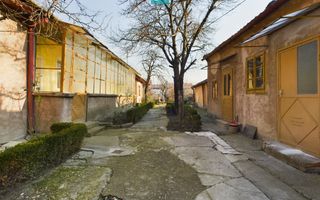 Casă individuală cu teren de 1100 mp și 3 apartamente în curte - Poză 31