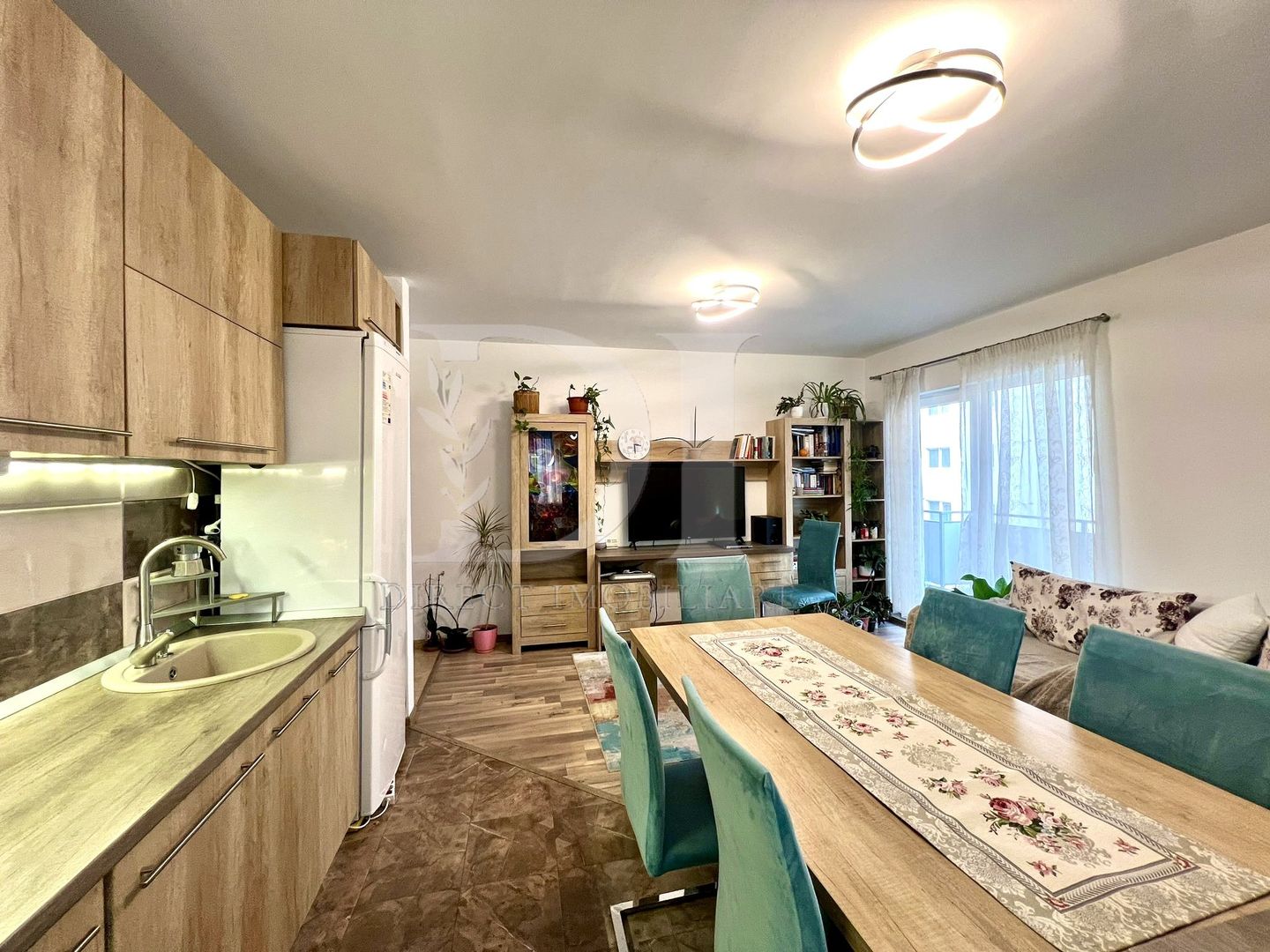 Apartament la cheie / etaj intermedair / Zona Vivo - Poză 1