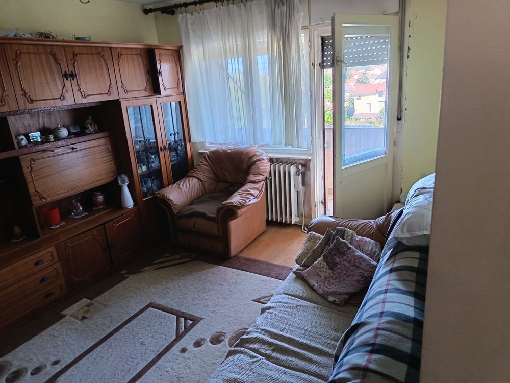 BRASADAS vinde ap 3 cam etaj 4. - Poză 1