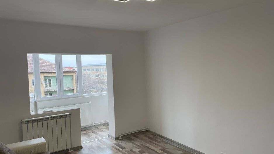 Buziasului-Aem | 1 Camera | Renovat complet | Decomandat | Centrala proprie - Poză 2