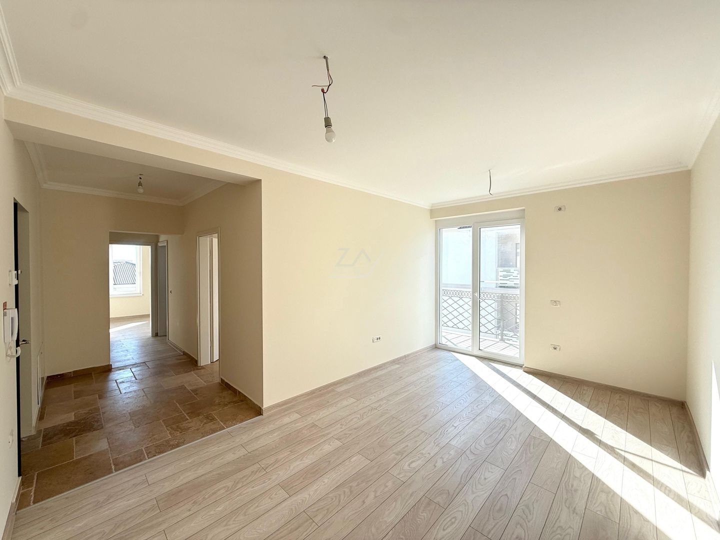 Bloc finalizat. Locatie excelenta. Decomandat. Loc de parcare. - Poză 1