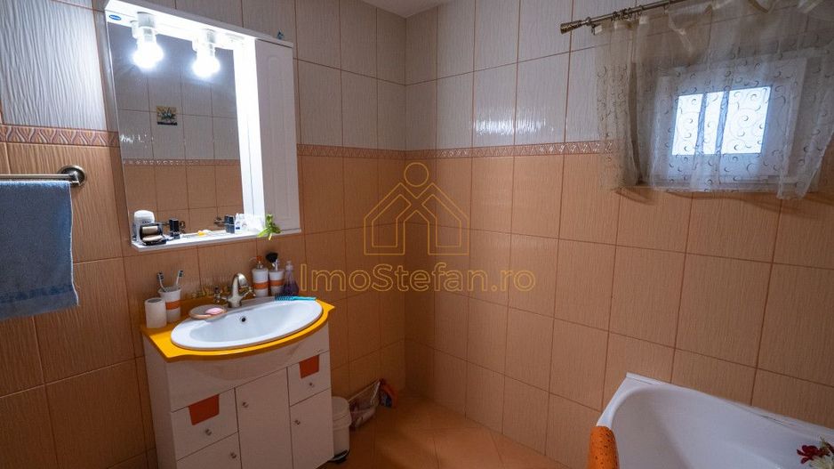 Casă modernă și cochetă cu grădină frumoasă în Techirghiol - Poză 11