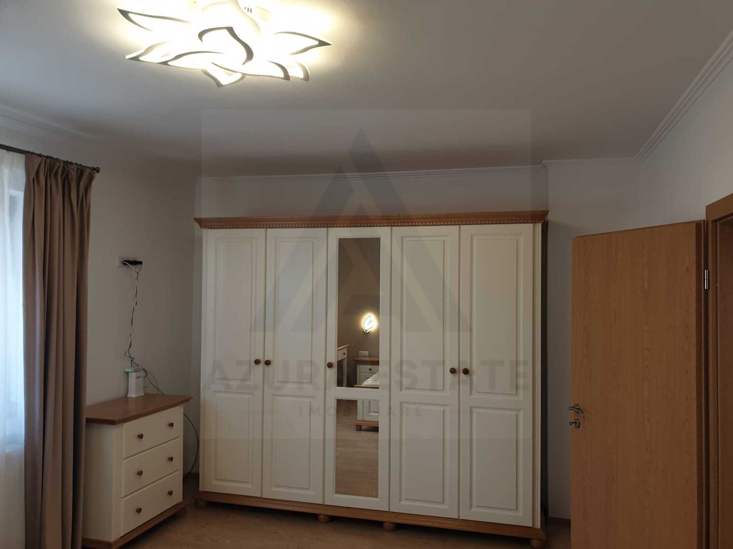 Apartament la casa 2 dormitoare terasa si curte proprie Sub Arini - Poză 5