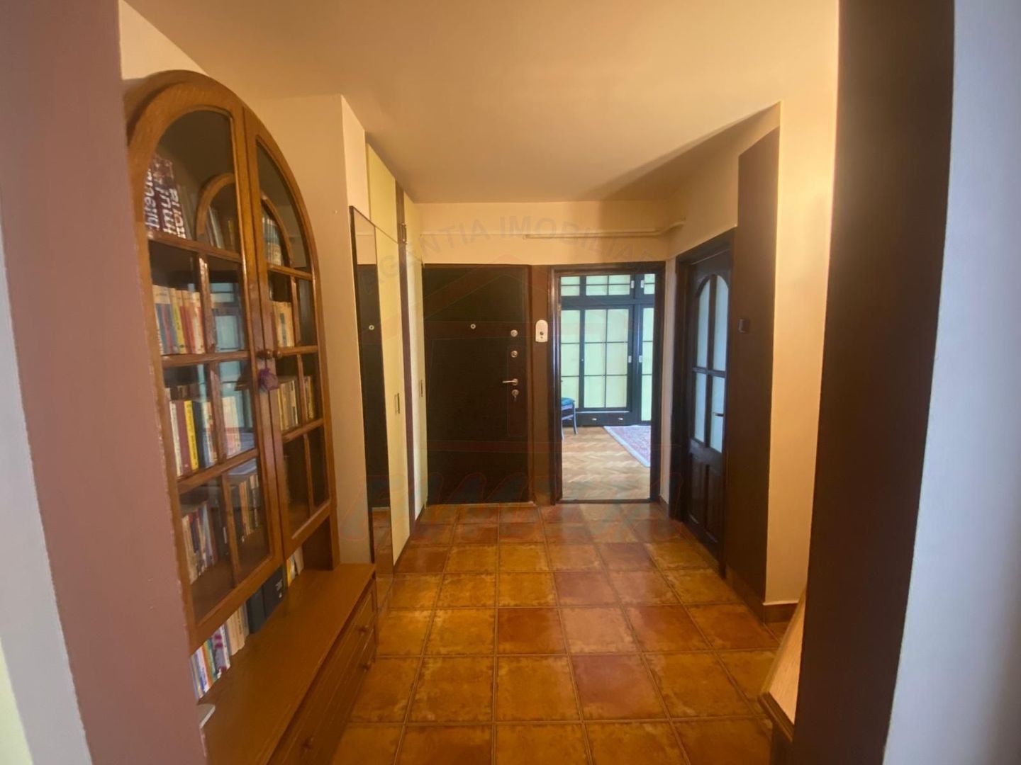 Inchiriere apartament 2 camere, Piata Centrala, 53 mp, 430 EURO/Luna - Poză 8