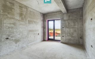 Vilă modernă pe 3 niveluri la gri în Poltura - Poză 19