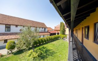 Proprietate turistică în centrul Cristianului 760 mp, teren 1.700 mp - Poză 1