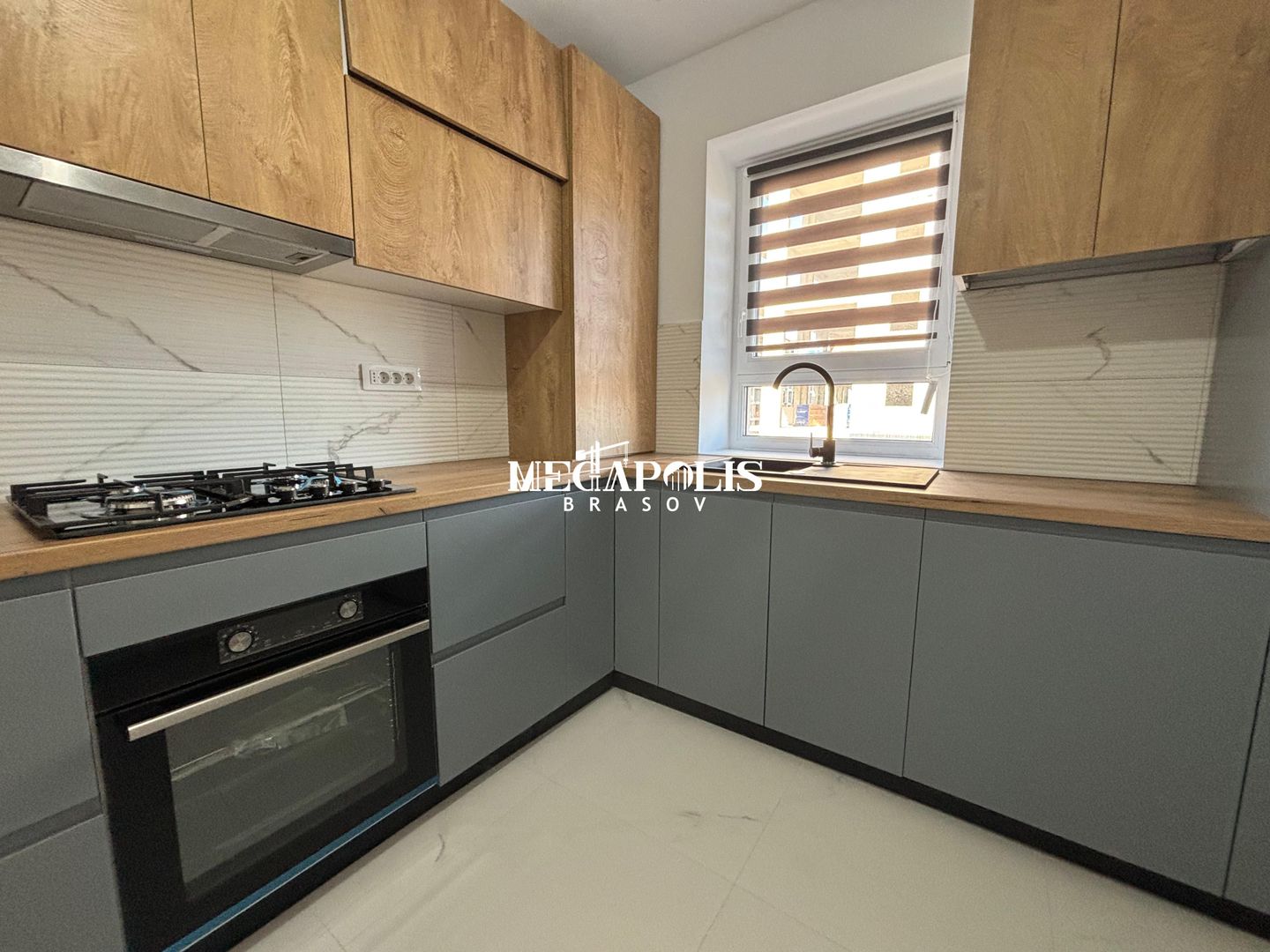 Apartament 3 camere | Parcare | Decomandat | Prima închiriere - Poză 1