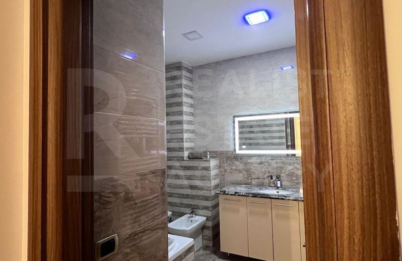 Apartament cu 3 camere – 13 Decembrie, Coresi la 5 minute pe jos. - Poză 12